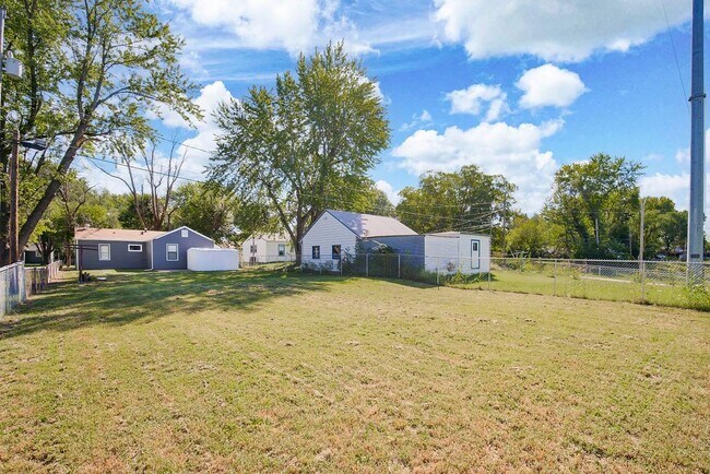 Building Photo - 5206 Skiles Ave