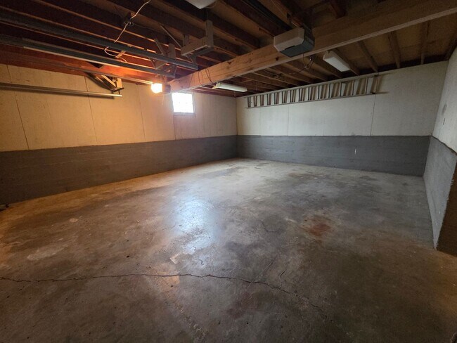 Building Photo - Orchards Home with a View