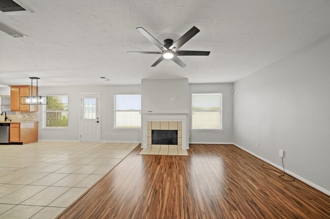 Building Photo - 18902 Sun Pass Dr