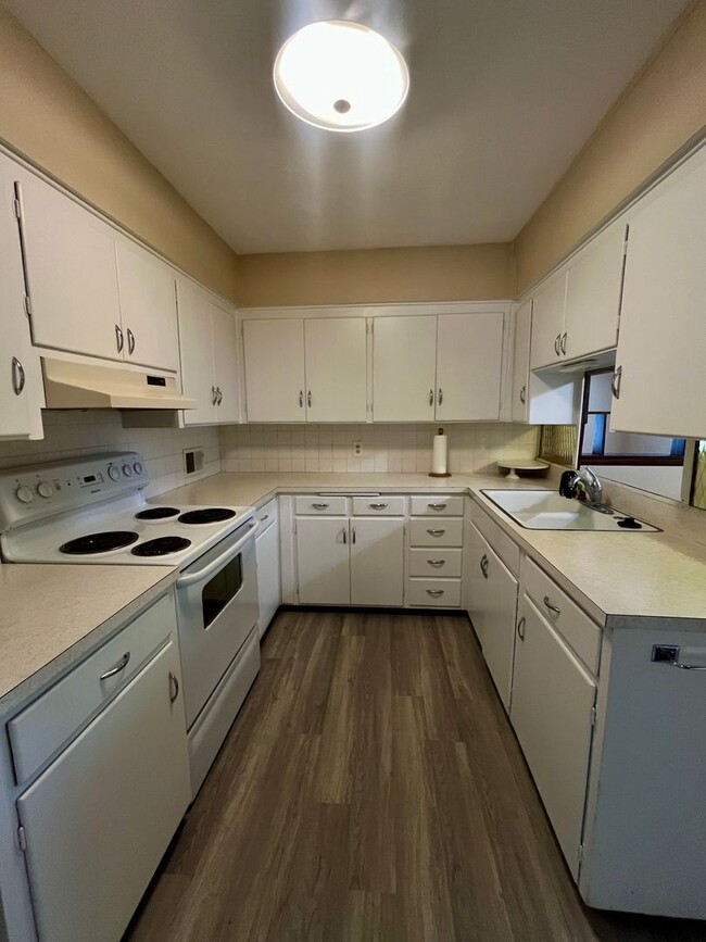 Building Photo - Charming 3-Bedroom Home with Spacious Layo...