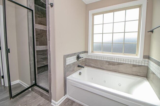 Building Photo - 502 Low Country Ct