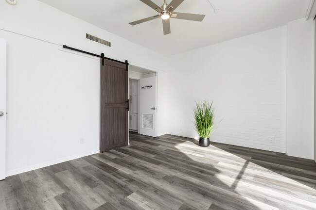 Building Photo - 4600 Ocean Dr