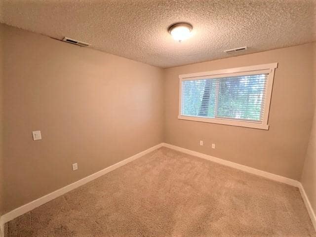 Building Photo - 2 bedroom in Bellevue WA 98006