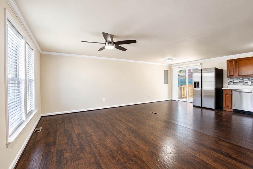 Building Photo - Bright & Comfortable Home in DC