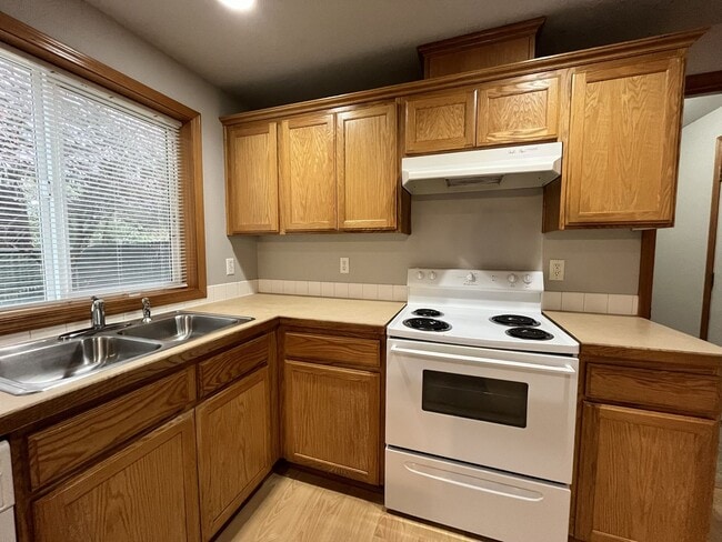 Building Photo - 3-Bed Home with Fireplace, Fenced Backyard, 2 Car Garage & Front Patio!