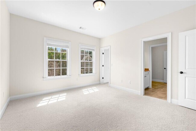 Building Photo - 3619 Strath Dr