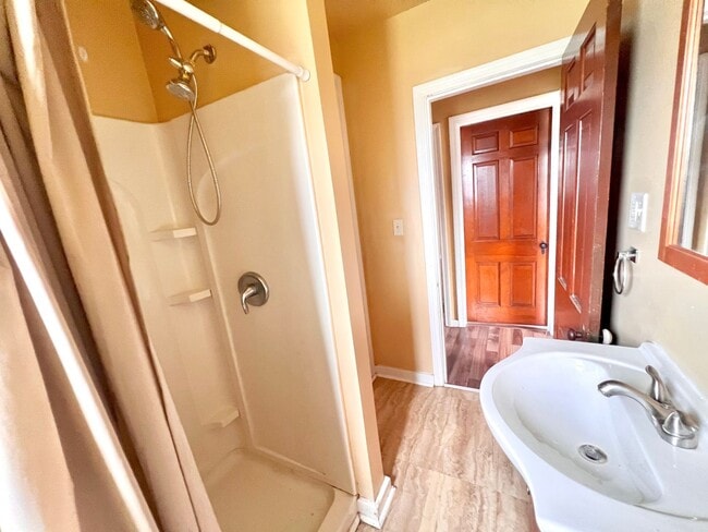 Building Photo - Beaver Falls - 2 bedroom 1 Bath Home