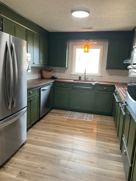 Building Photo - 65 Cherry St