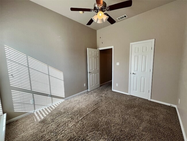 Building Photo - 1506 Poinsettia Blvd