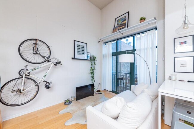 Primary Photo - 1 bedroom in Chicago IL 60654