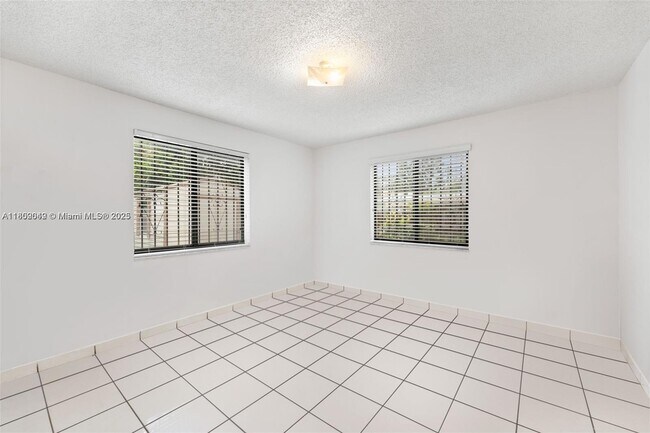 Building Photo - 1160 SW 9th St