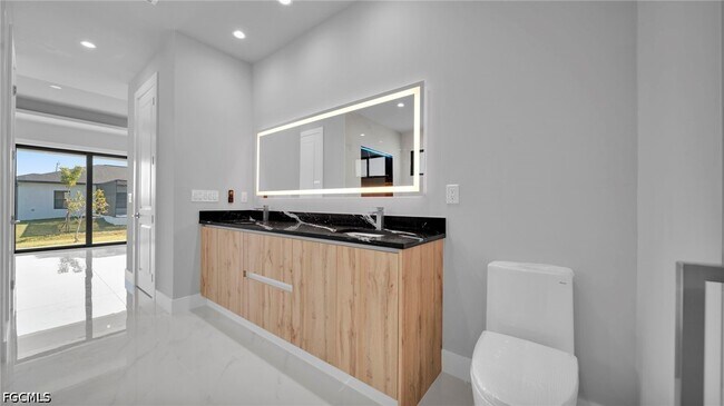 Building Photo - 1521 NW 37th Ave