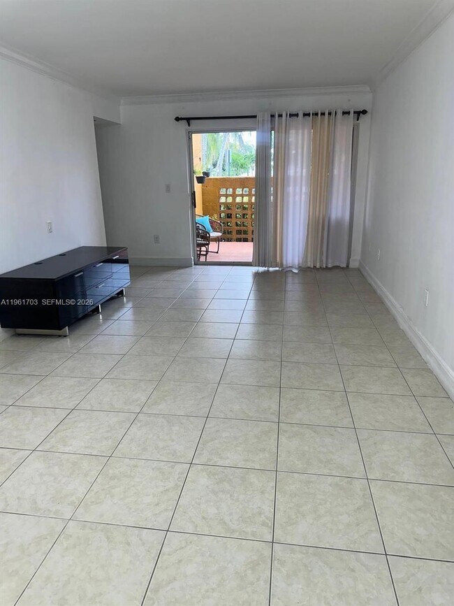 Building Photo - 9725 Fontainebleau Blvd