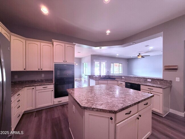 Building Photo - 3123 W Melody Dr