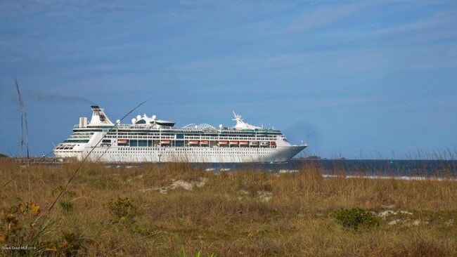 Building Photo - 208 Tin Roof Ave