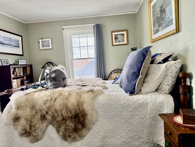 Building Photo - 740 Belmont St