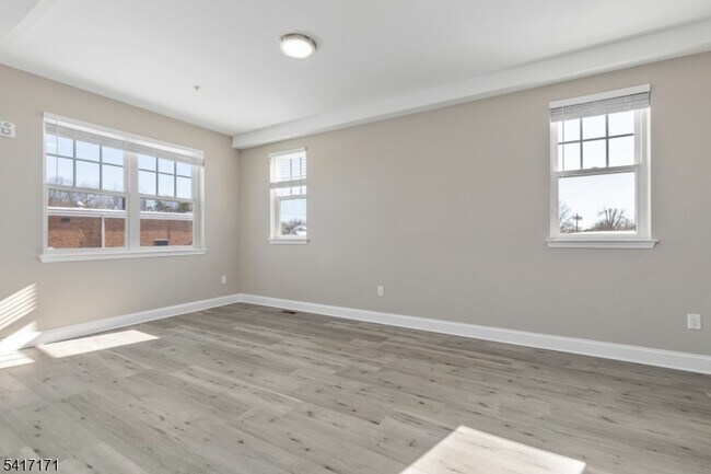 Building Photo - 150 N Auten Ave