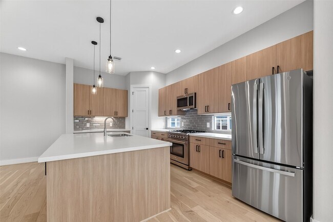 Building Photo - 2511 N MacGregor Way