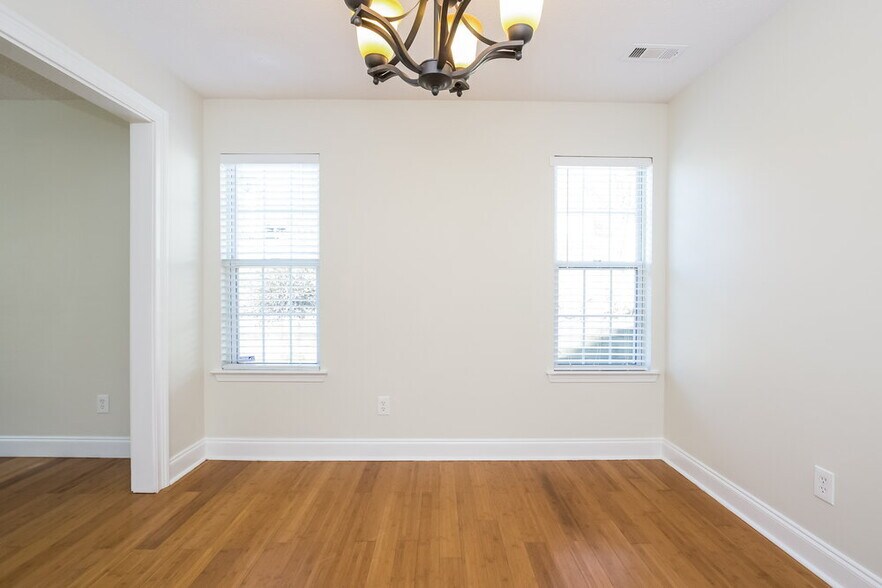 Building Photo - 118 Bainbridge Ct