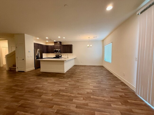 Building Photo - 3 BED 2.5 BATH 2 CAR GARAGE TOWNHOUSE w/ P...