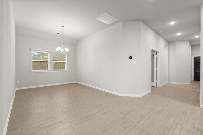 Building Photo - 30839 Boxwood Dr