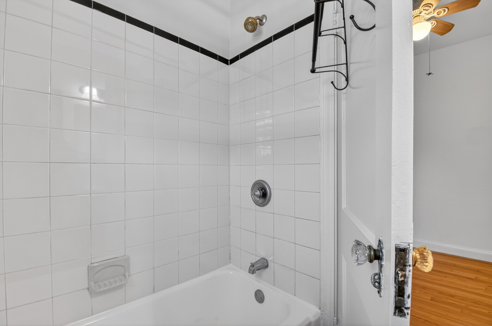 En-suite bathroom - 3925 Davis Pl NW