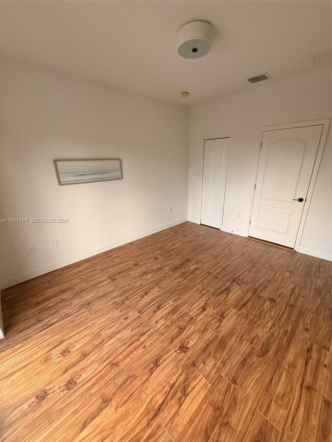 Building Photo - 3421 SW 13th Terrace