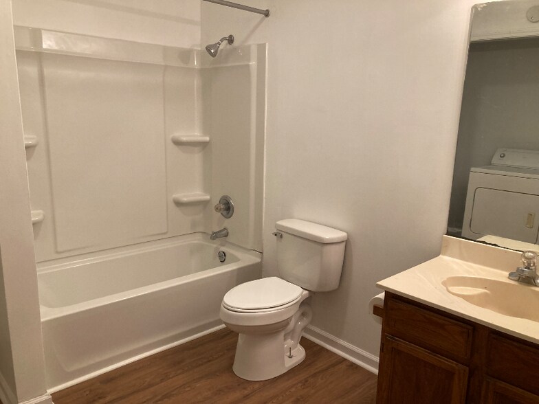 Building Photo - 1709 Daytona Ct