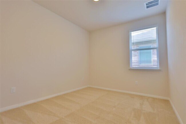 Building Photo - 132 Mackinac Ln