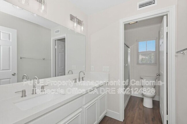 Building Photo - 29754 Maxmillian Ave