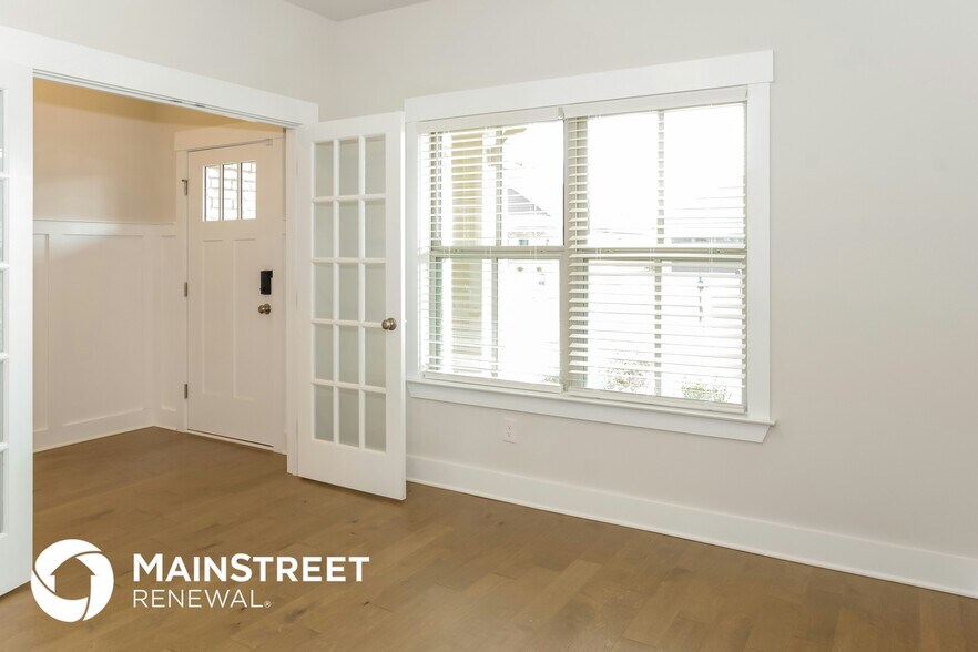 Building Photo - 14705 Greenleaf Dr