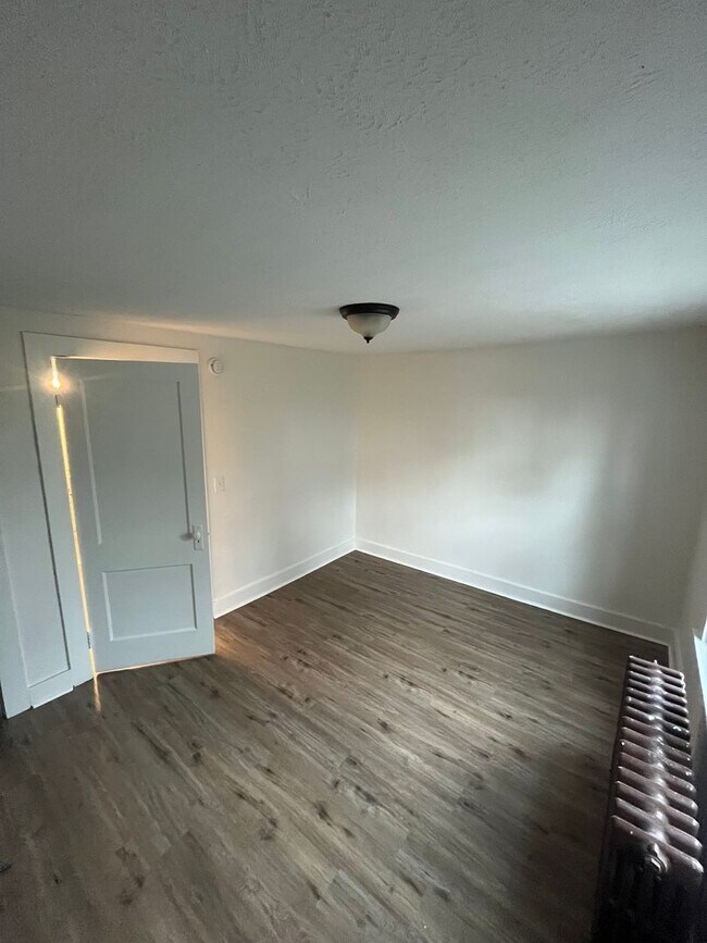 Building Photo - 3-Bed Home w/ Driveway & Enclosed Porches – Convenient Rochester Location