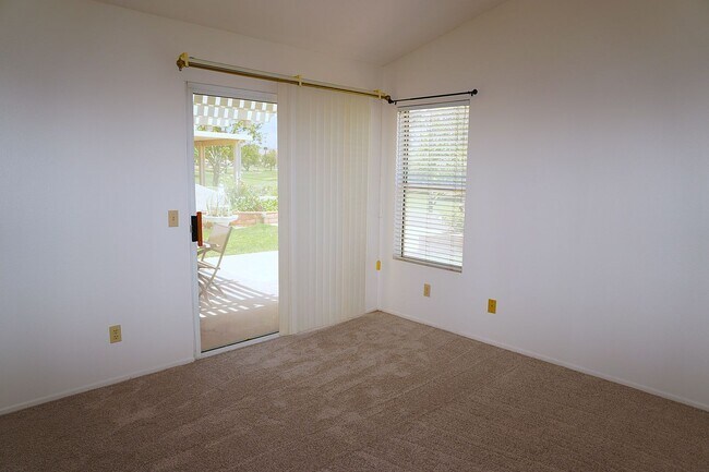 Building Photo - 1366 Fairway Oaks Ave