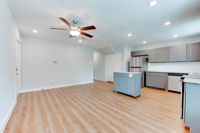 Building Photo - 8635 Sunderland Rd