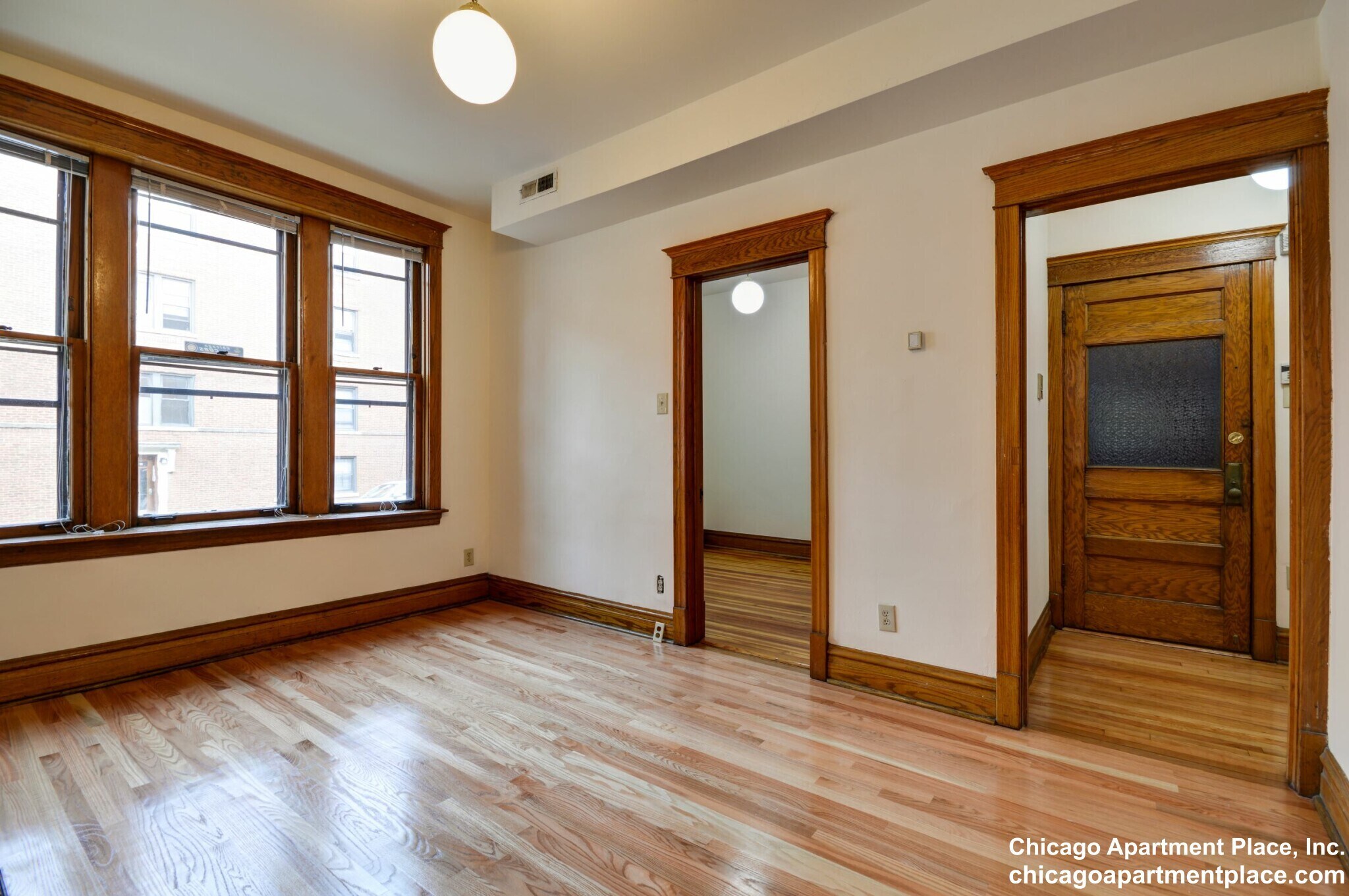 Building Photo - 3914 N Greenview Ave