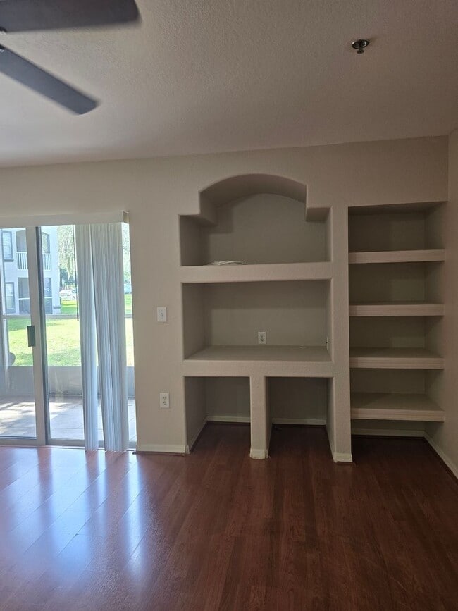 Building Photo - One bedroom one bath apartment close to USF