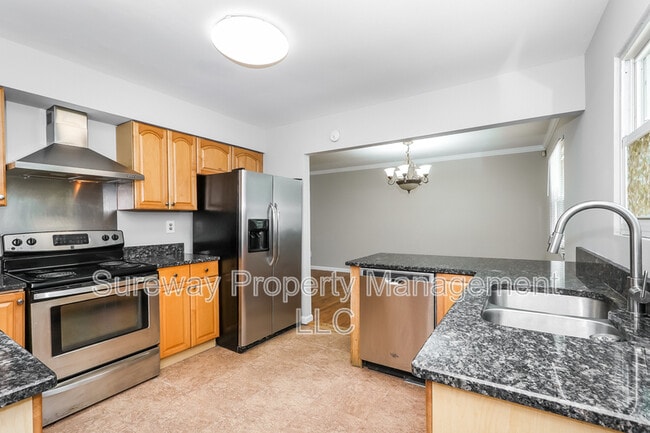 Building Photo - 534 Pardee Blvd