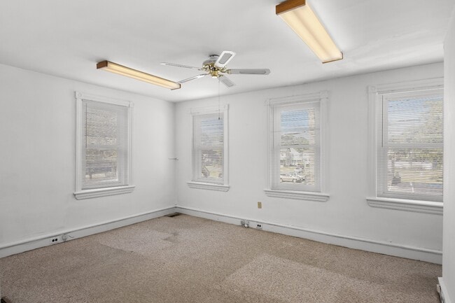 Building Photo - 688 N Broad St