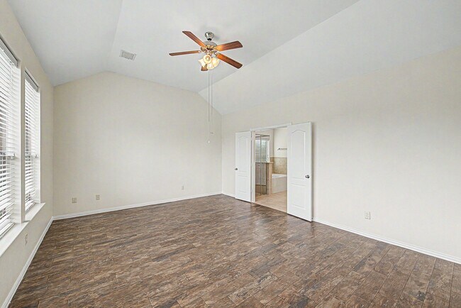 Building Photo - 2302 Blue Jay Ln