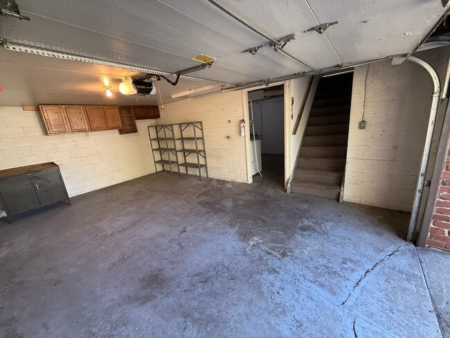 Building Photo - 111 Roberts Dr