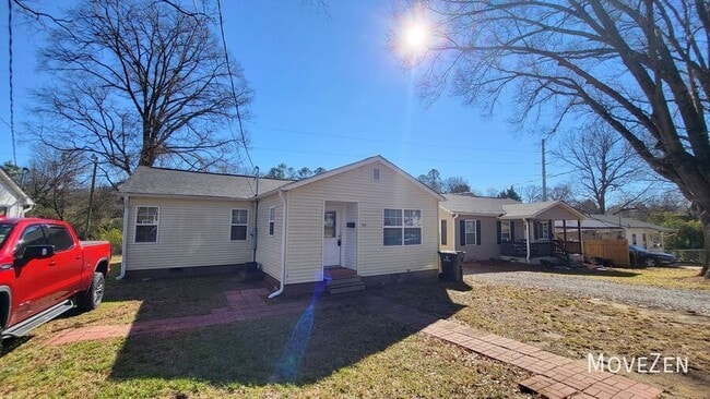 Building Photo - 333 Friendship Dr