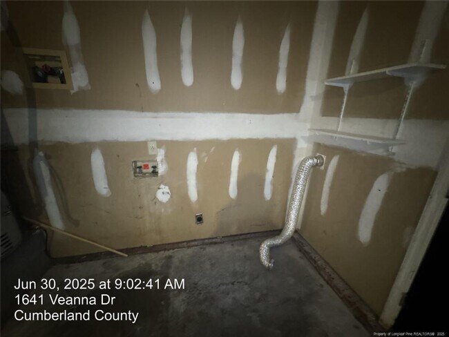 Building Photo - 1641 Veanna Dr