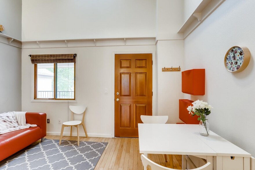 Living room & front door - 1085 Broadway St
