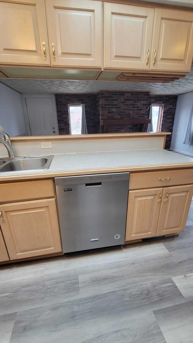 Building Photo - 655 Robinwood Dr