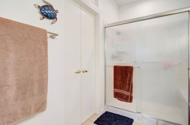 Building Photo - 15567 W Coral Pointe Dr