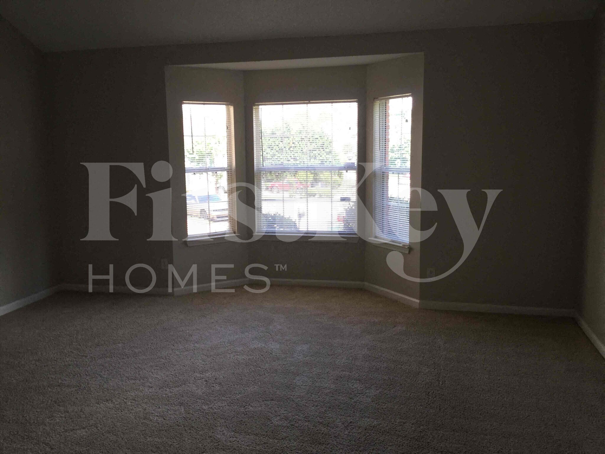 Building Photo - 5243 Round Table Dr