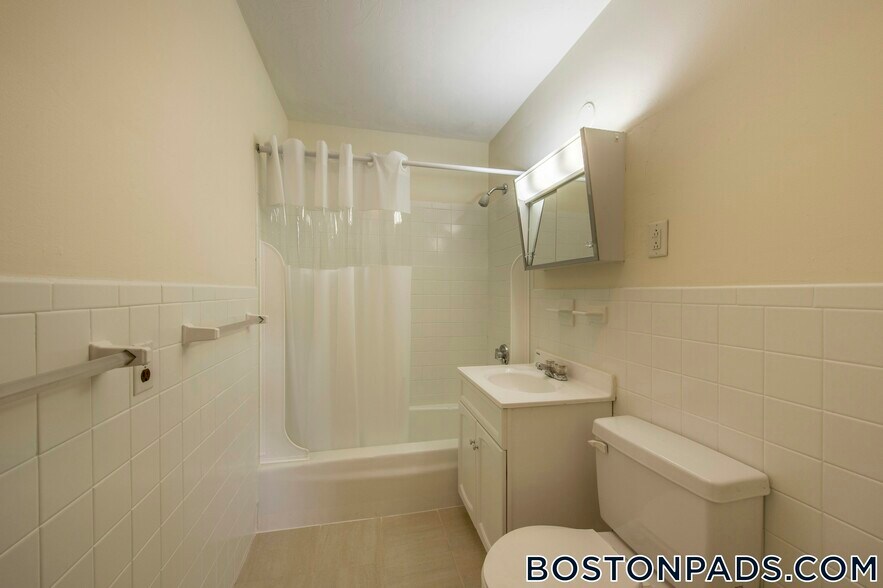 Building Photo - 75 Gardner St