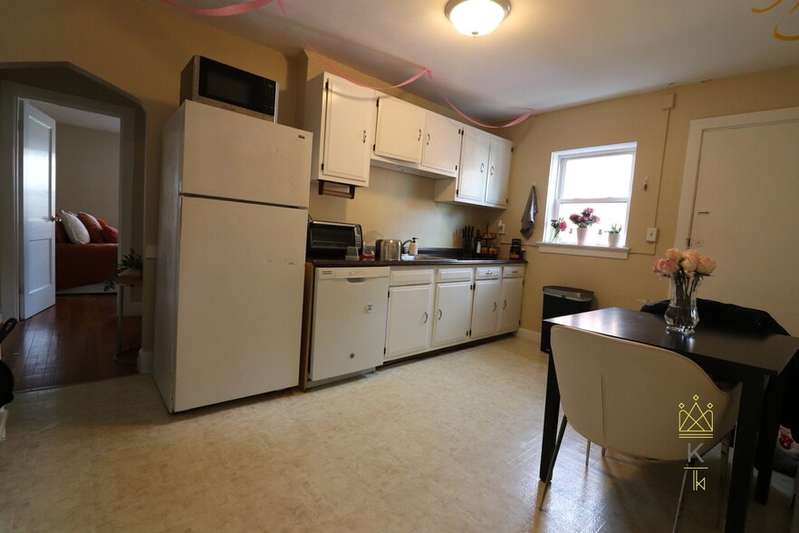 Building Photo - 34 Beechcroft St