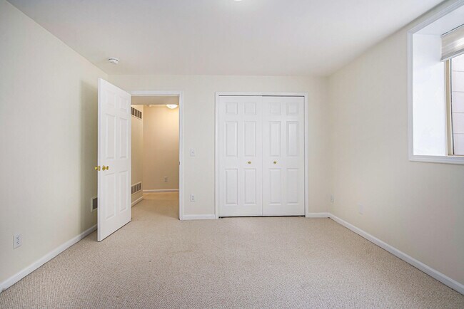 Building Photo - 4058 Boulder Pond Dr