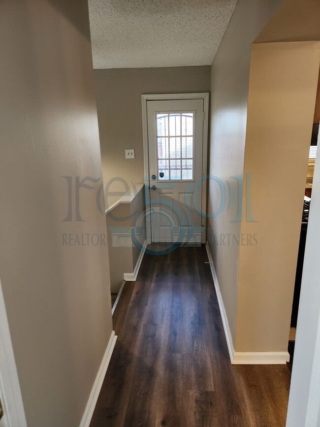 Building Photo - Ready For Showings! Great Find In North Little Rock